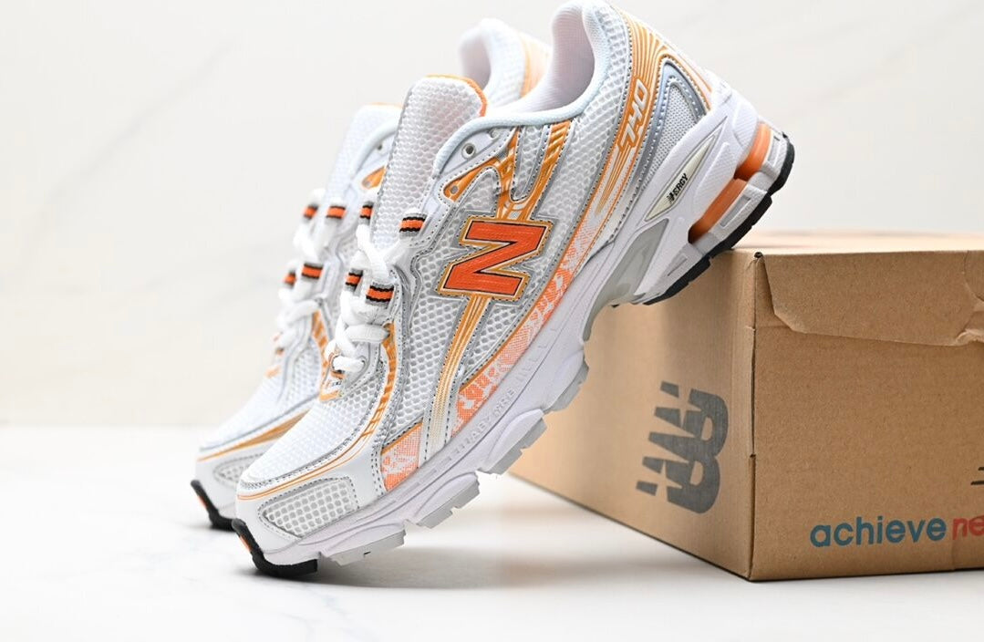 NEW BALANCE 740