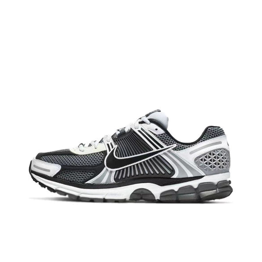 NIKE Zoom Vomero 5