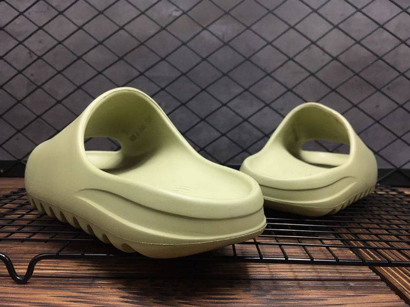 YEZZY SLIDE