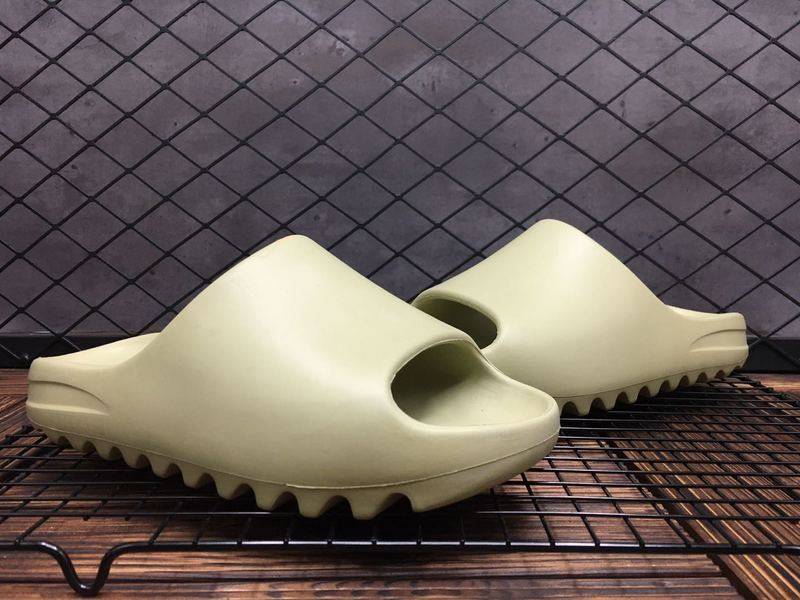 YEZZY SLIDE