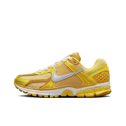 NIKE Zoom Vomero 5