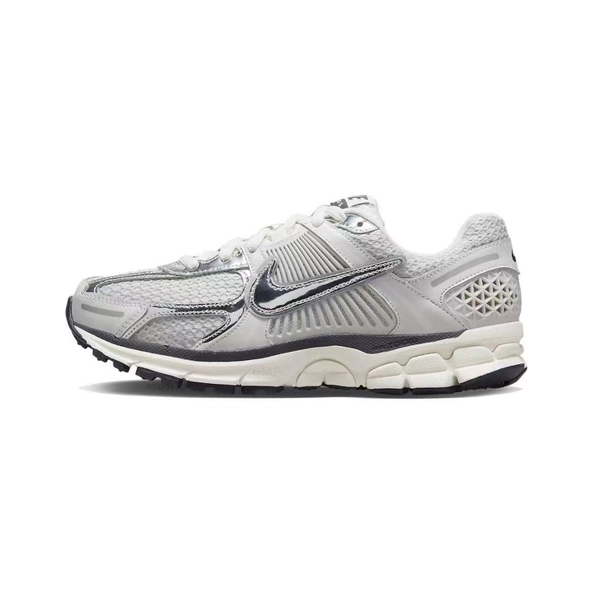 NIKE Zoom Vomero 5