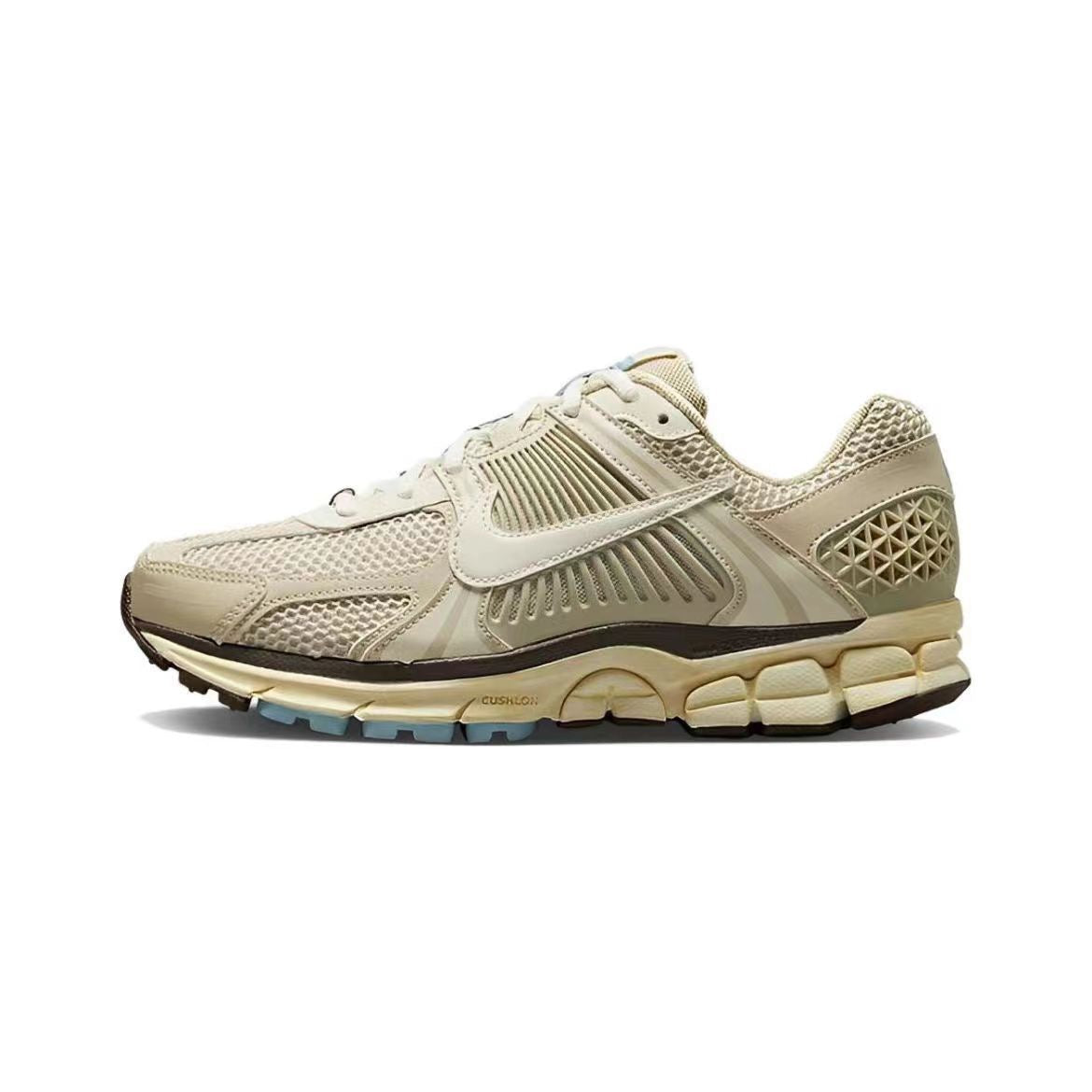 NIKE Zoom Vomero 5