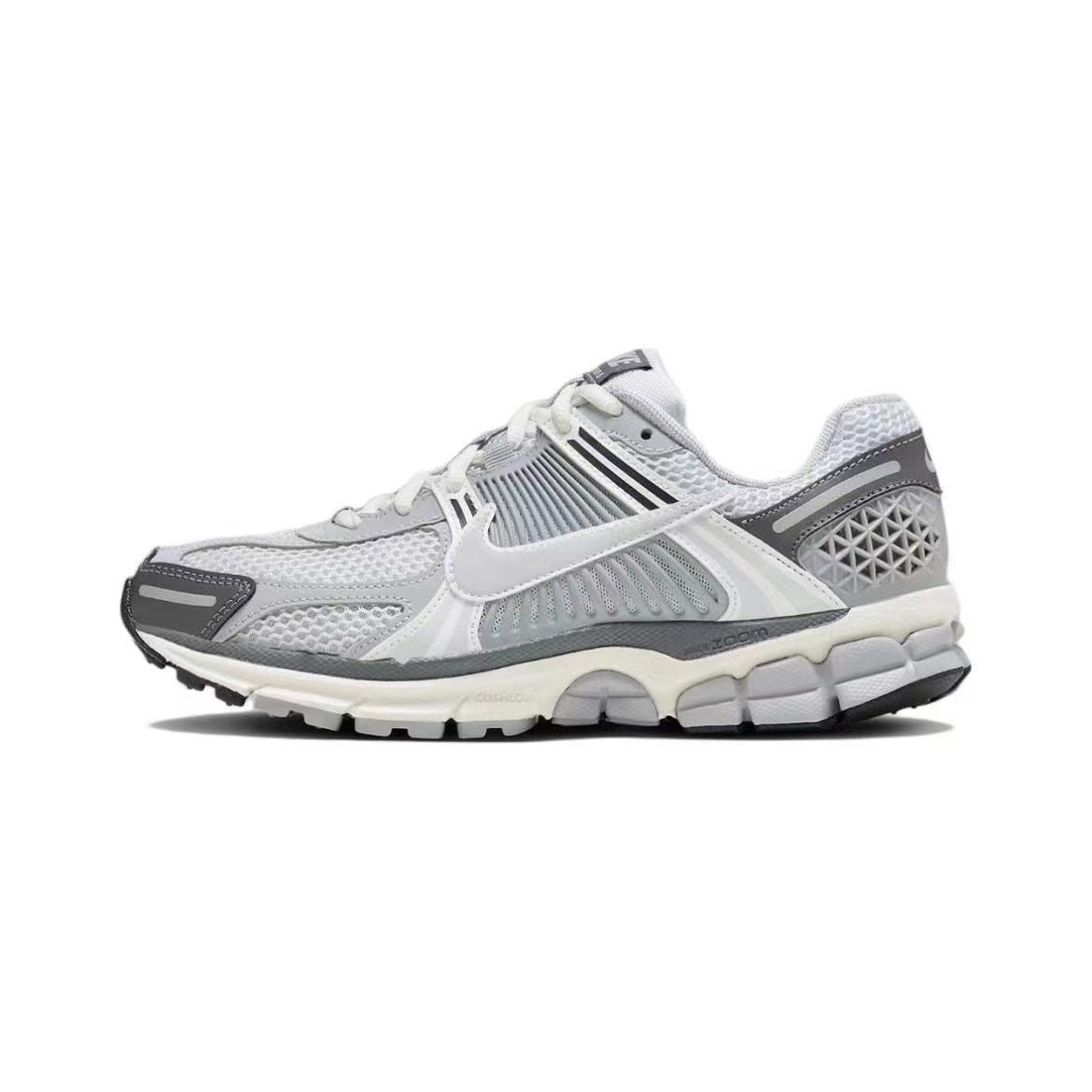 NIKE Zoom Vomero 5