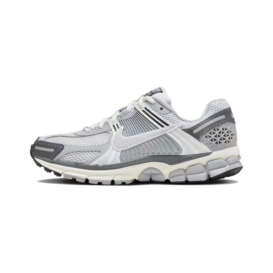 NIKE Zoom Vomero 5