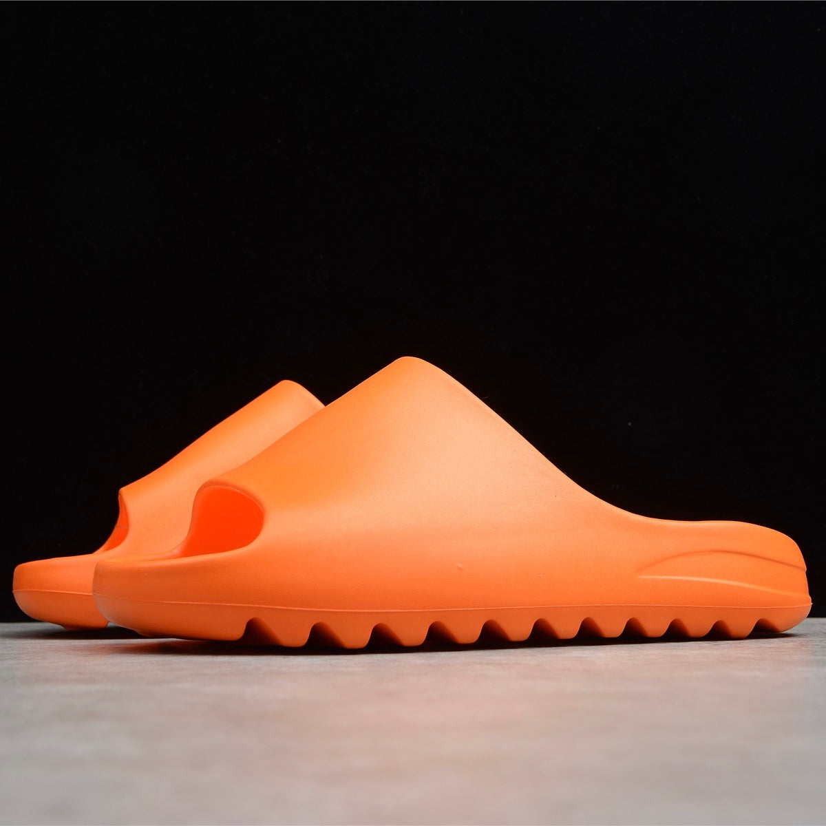 YEZZY SLIDE Enflame Orange