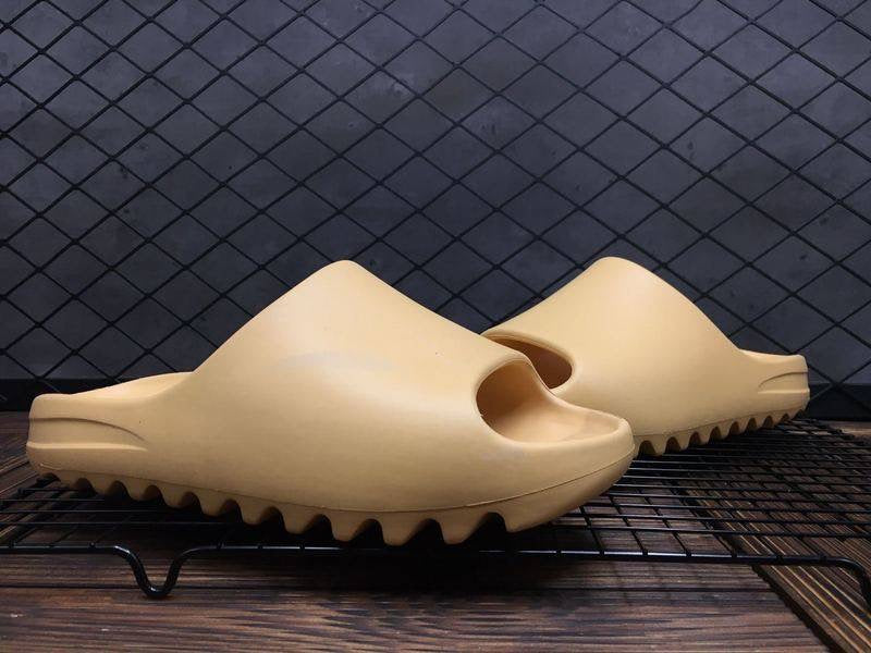 YEZZY SLIDE Pure